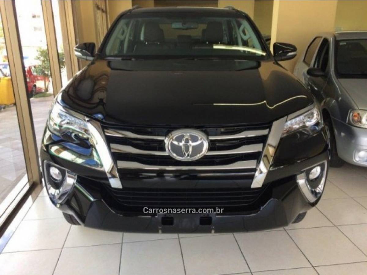 TOYOTA - HILUX SW4 - 2024/2024 - Preta - Sob Consulta