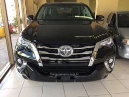 TOYOTA - HILUX SW4 - 2024/2024 - Preta - Sob Consulta
