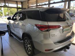 TOYOTA - HILUX SW4 - 2017/2017 - Prata - Sob Consulta