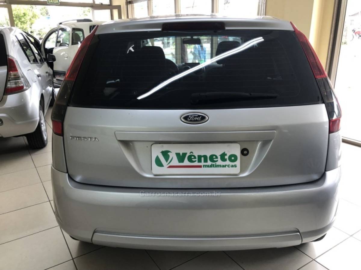 FORD - FIESTA - 2011/2011 - Prata - Sob Consulta
