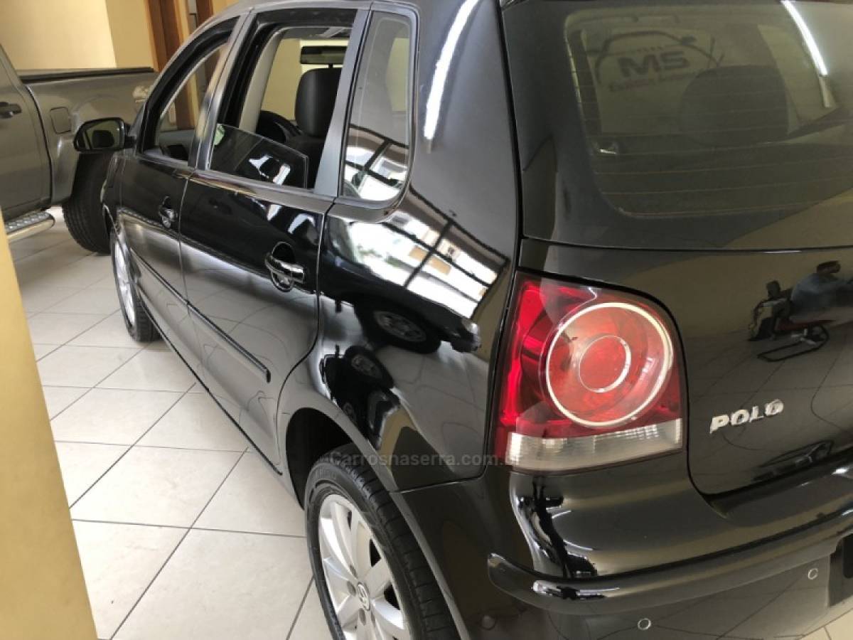 VOLKSWAGEN - POLO - 2010/2011 - Preta - Sob Consulta