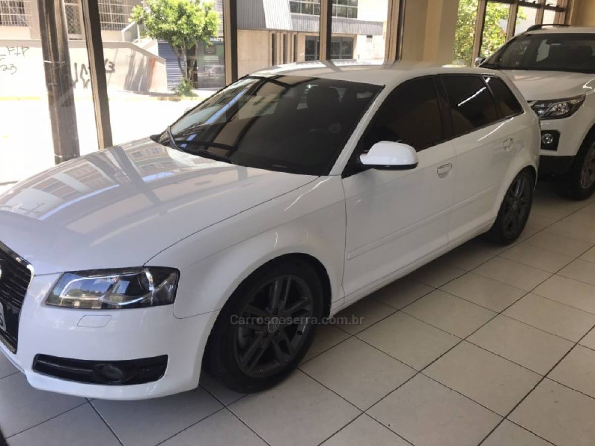 AUDI - A3 - 2011/2012 - Branca - R$ 70.000,00