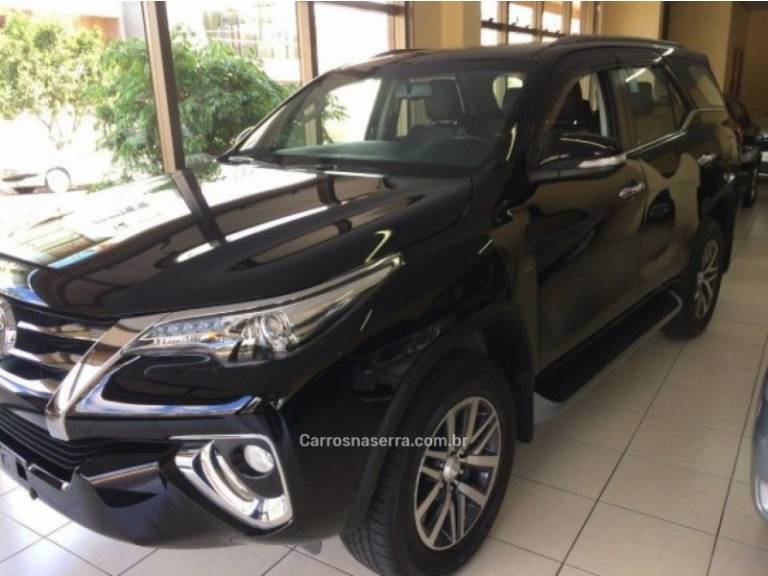 TOYOTA - HILUX SW4 - 2024/2024 - Preta - Sob Consulta