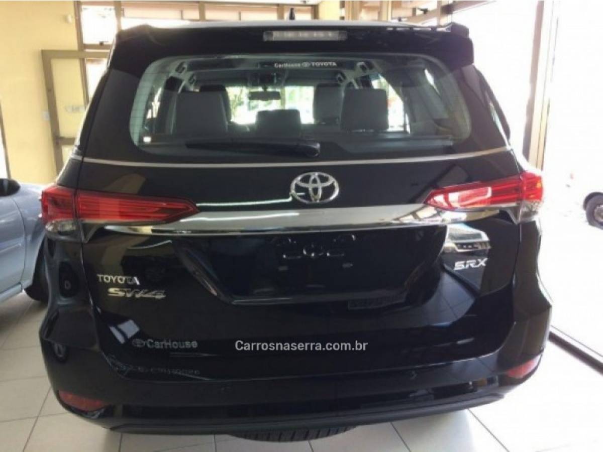 TOYOTA - HILUX SW4 - 2024/2024 - Preta - Sob Consulta