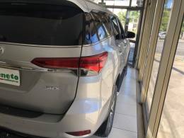 TOYOTA - HILUX SW4 - 2017/2017 - Prata - Sob Consulta