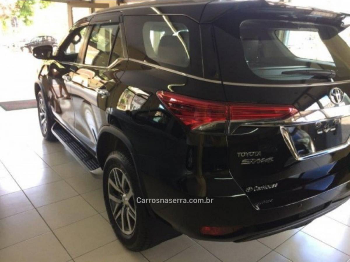 TOYOTA - HILUX SW4 - 2024/2024 - Preta - Sob Consulta
