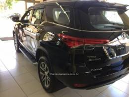 TOYOTA - HILUX SW4 - 2024/2024 - Preta - Sob Consulta