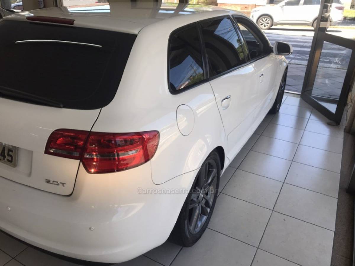 AUDI - A3 - 2011/2012 - Branca - R$ 70.000,00